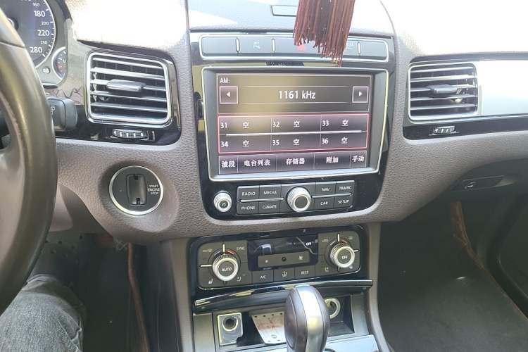 Used Volkswagen Touareg 2017 3.0 TSI Touareg Edition Audio And AC Panel