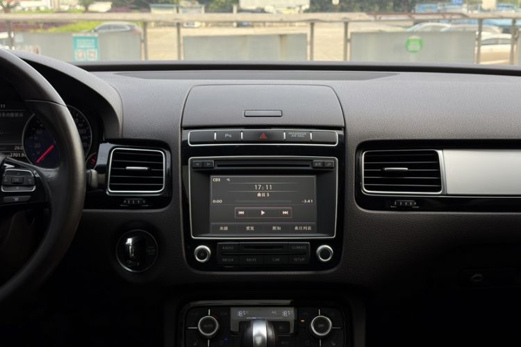 Used Volkswagen Touareg 2017 3.0 TSI Touareg Model Audio And AC Panel