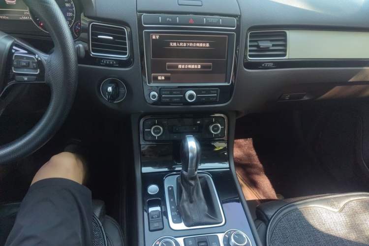 Used Volkswagen Touareg 2017 3.0 TSI Touareg Edition Audio And AC Panel