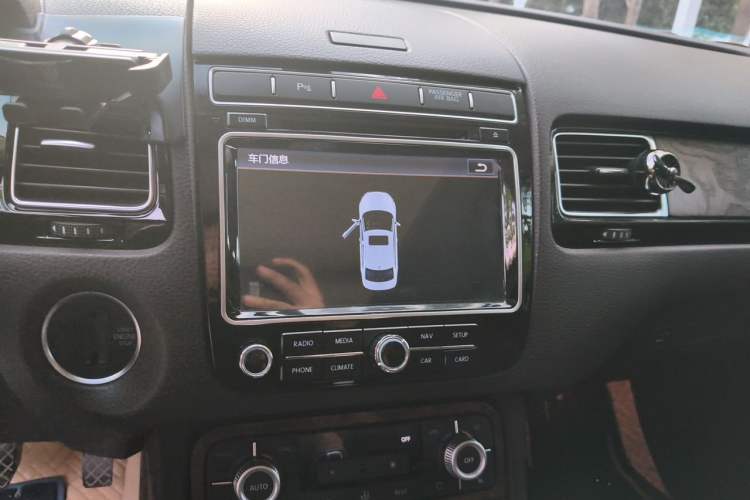 Used Volkswagen Touareg 2017 3.0 TSI Touareg Model Audio And AC Panel