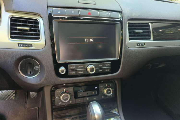 Used Volkswagen Touareg 2017 3.0 TSI Yuyue Model Audio And AC Panel