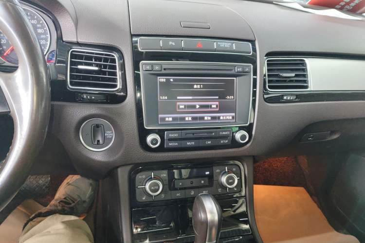Used Volkswagen Touareg 2017 3.0 TSI Touareg Model Audio And AC Panel