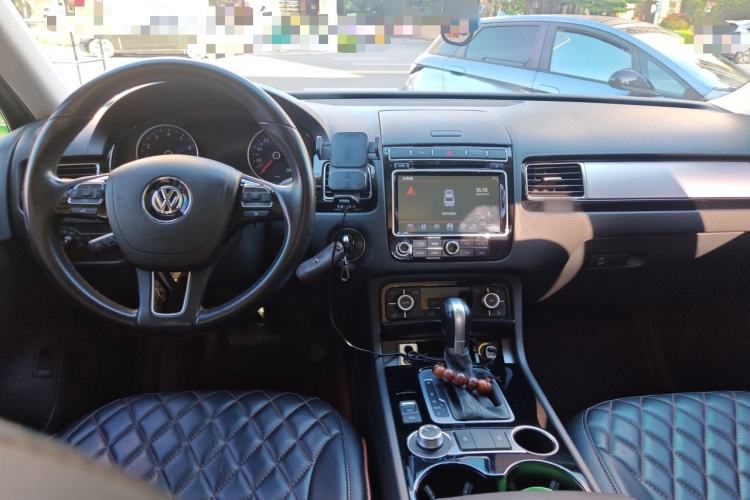 Used Volkswagen Touareg 2017 3.0 TSI Start Edition Center Console