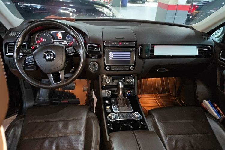 Used Volkswagen Touareg 2017 3.0 TSI Touareg Model Center Console