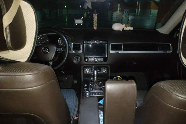 Used Volkswagen Touareg 2017 3.0 TSI Yuyue Model Center Console