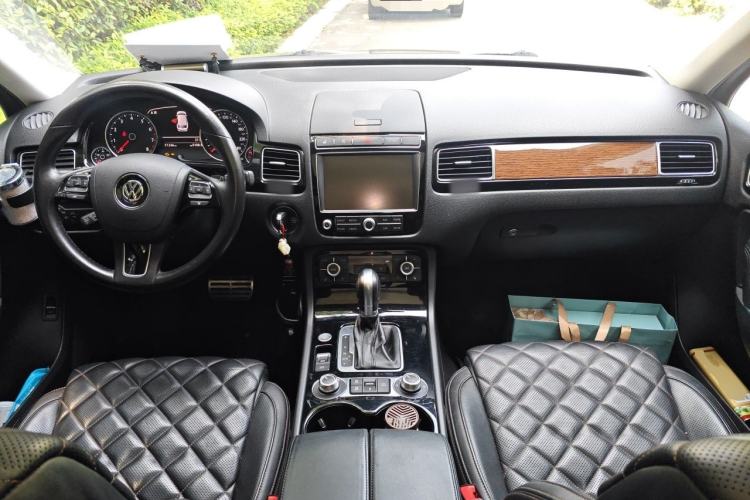 Used Volkswagen Touareg 2017 3.0 TSI Executive Edition Center Console