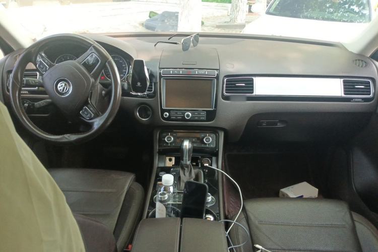 Used Volkswagen Touareg 2017 3.0 TSI Touareg Edition Center Console