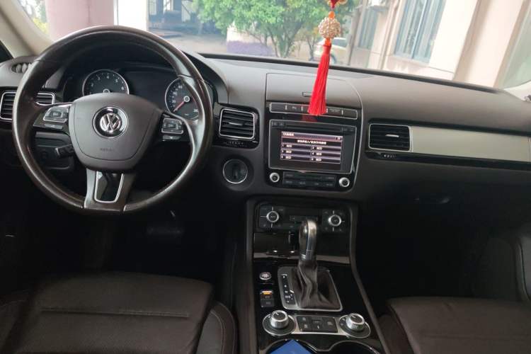 Used Volkswagen Touareg 2017 3.0 TSI Touareg Model Center Console