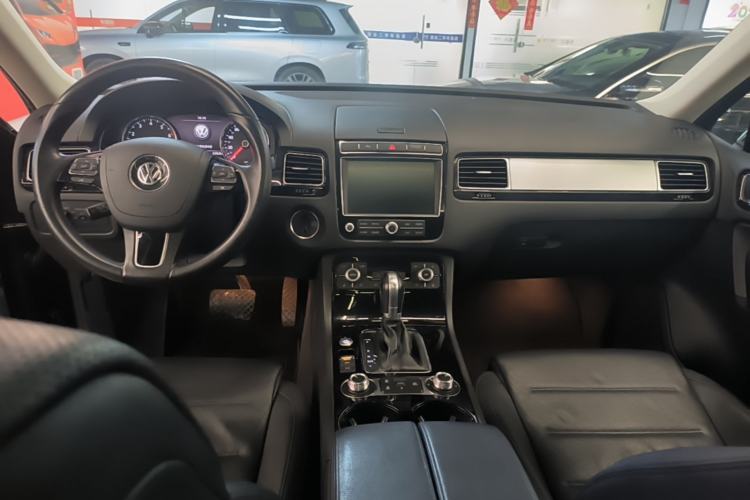 Used Volkswagen Touareg 2017 3.0 TSI Touareg Edition Center Console