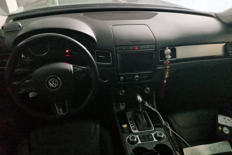 Used Volkswagen Touareg 2017 3.0 TSI Start Edition Center Console