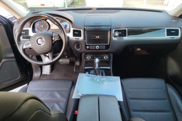 Used Volkswagen Touareg 2017 3.0 TSI Yuyue Model Center Console