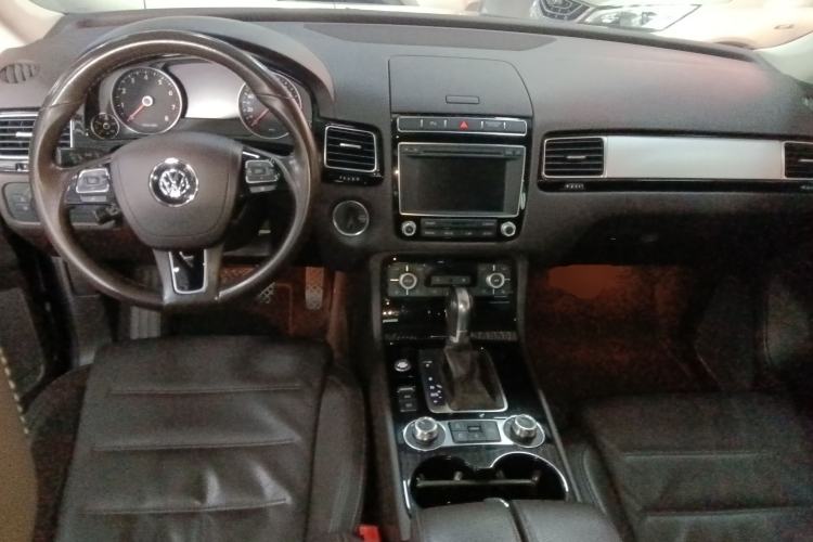 Used Volkswagen Touareg 2017 3.0 TSI Touareg Model Center Console