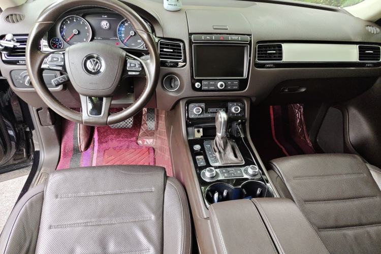 Used Volkswagen Touareg 2017 3.0 TSI Touareg Edition Center Console