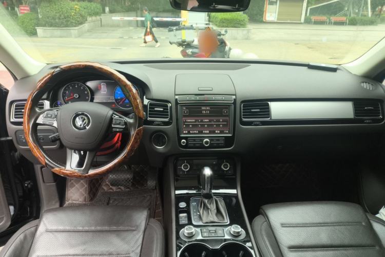 Used Volkswagen Touareg 2017 3.0 TSI Touareg Edition Center Console