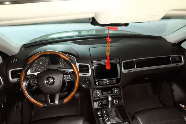 Used Volkswagen Touareg 2017 3.0 TSI Touareg Edition Center Console