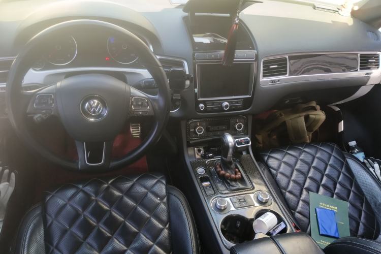 Used Volkswagen Touareg 2017 3.0 TSI Expedition Edition Center Console