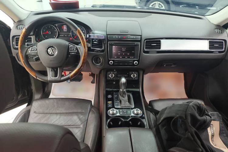 Used Volkswagen Touareg 2017 3.0 TSI Touareg Model Center Console