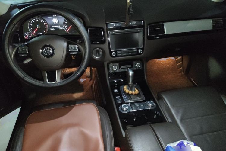 Used Volkswagen Touareg 2017 3.0 TSI Touareg Model Center Console