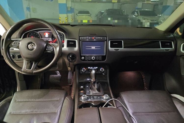 Used Volkswagen Touareg 2017 3.0 TSI Yuyue Model Center Console