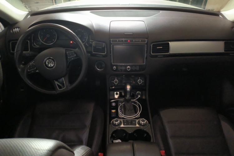 Used Volkswagen Touareg 2017 3.0 TSI Touareg Edition Center Console