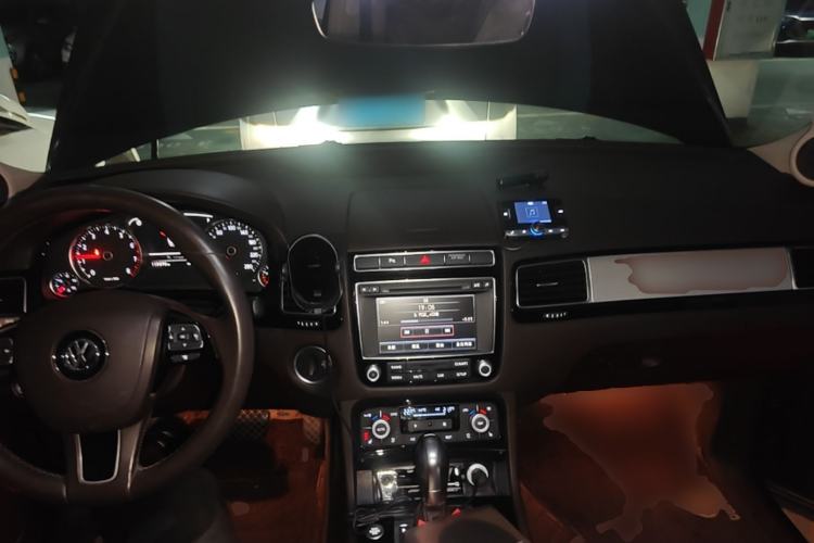 Used Volkswagen Touareg 2017 3.0 TSI Touareg Model Center Console