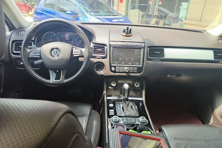 Used Volkswagen Touareg 2017 3.0 TSI Touareg Edition Center Console