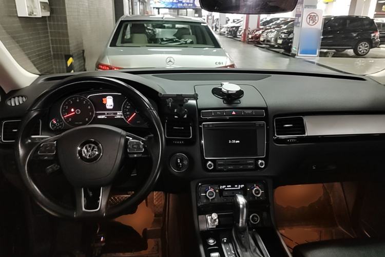 Used Volkswagen Touareg 2017 3.0 TSI Touareg Model Center Console