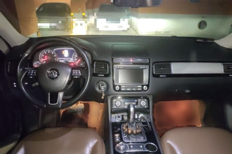 Used Volkswagen Touareg 2017 3.0 TSI Start Edition Center Console