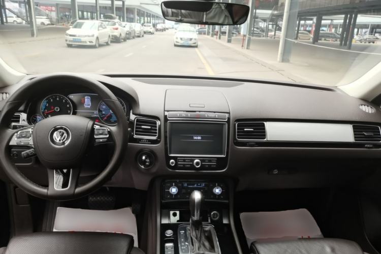 Used Volkswagen Touareg 2017 3.0 TSI Touareg Edition Center Console
