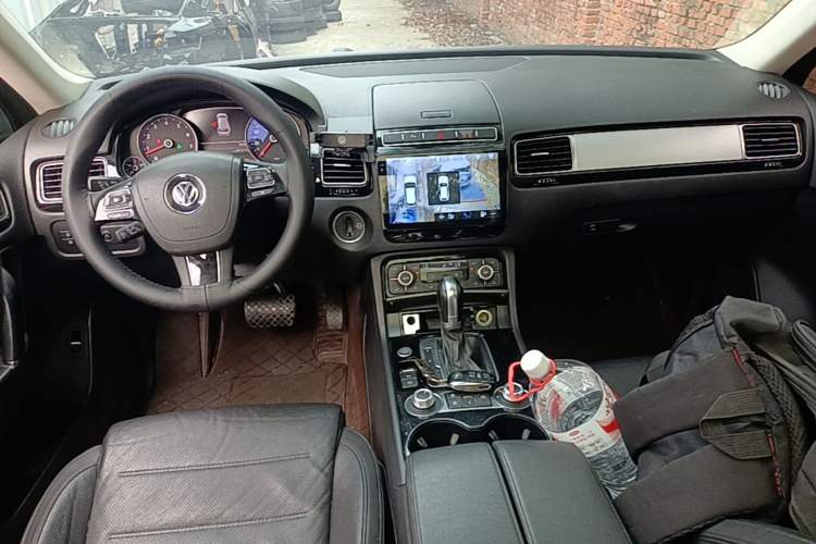 Used Volkswagen Touareg 2017 3.0 TSI Touareg Model Center Console