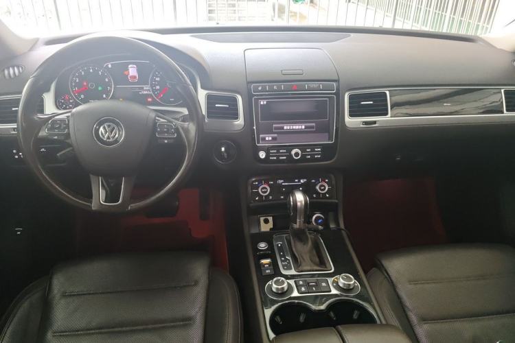 Used Volkswagen Touareg 2017 3.0 TSI Touareg Model Center Console