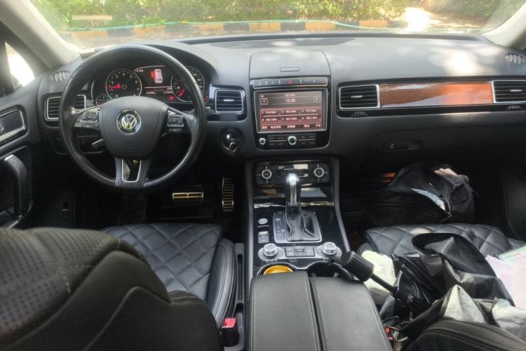 Used Volkswagen Touareg 2017 3.0 TSI R-Line Peak Edition Center Console