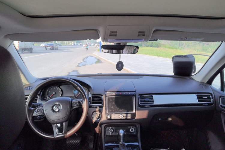Used Volkswagen Touareg 2017 3.0 TSI Touareg Edition Center Console