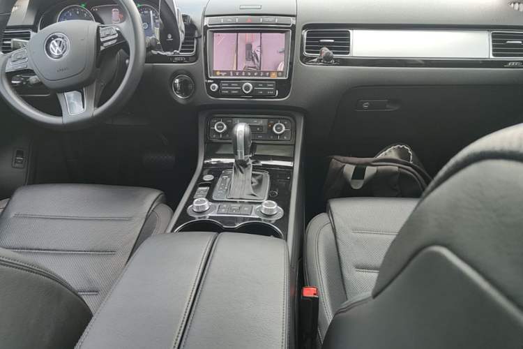 Used Volkswagen Touareg 2017 3.0 TSI Touareg Edition Center Console