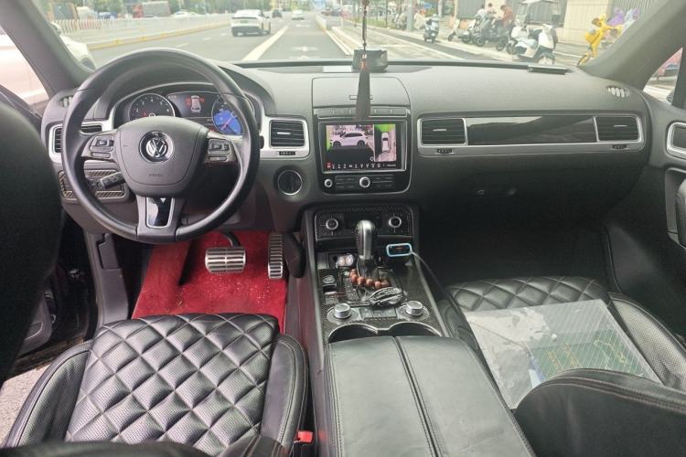 Used Volkswagen Touareg 2017 3.0 TSI Expedition Edition Center Console