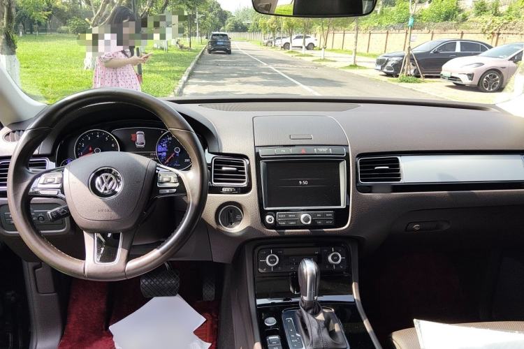 Used Volkswagen Touareg 2017 3.0 TSI Yuyue Model Center Console