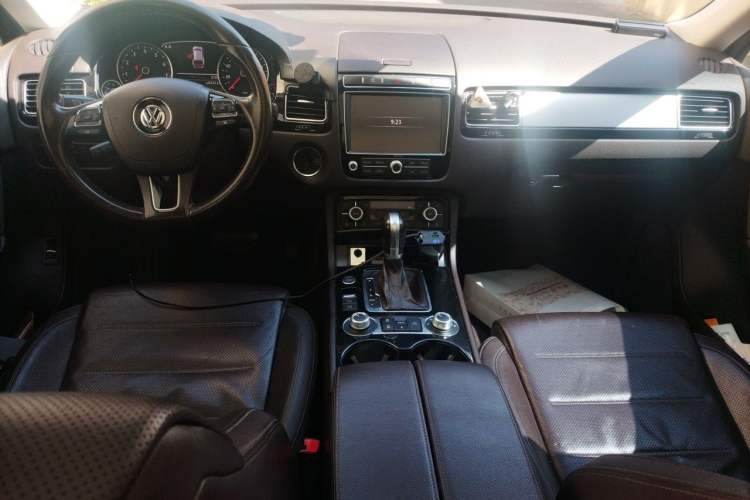 Used Volkswagen Touareg 2017 3.0 TSI Touareg Edition Center Console
