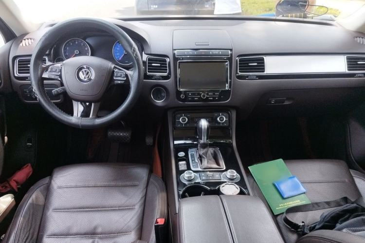 Used Volkswagen Touareg 2017 3.0 TSI Touareg Model Center Console