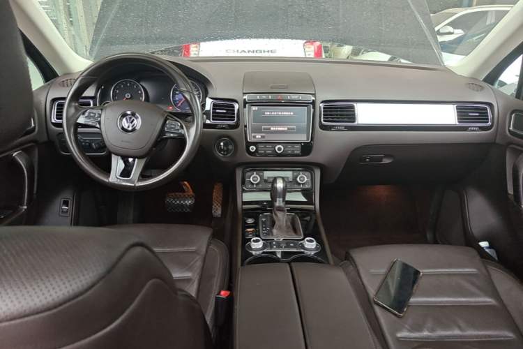 Used Volkswagen Touareg 2017 3.0 TSI Touareg Edition Center Console
