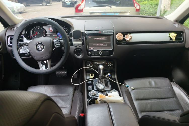 Used Volkswagen Touareg 2017 3.0 TSI Expedition Edition Center Console