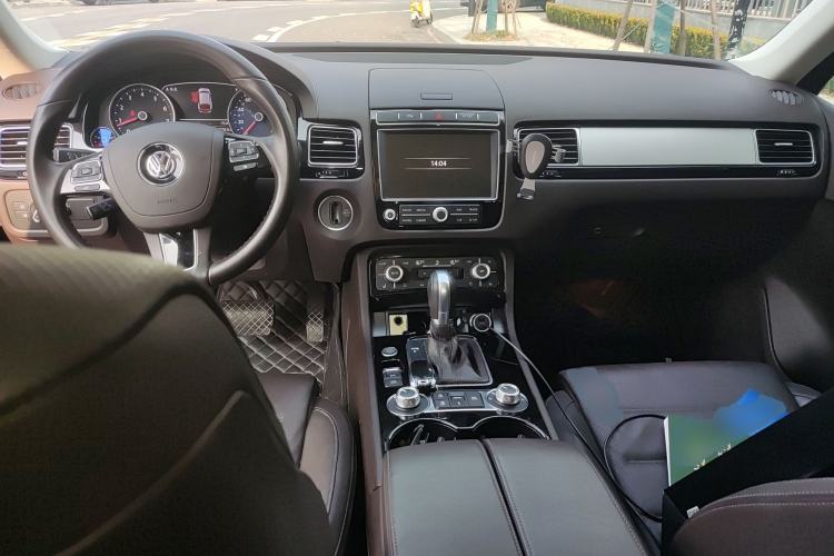 Used Volkswagen Touareg 2017 3.0 TSI Touareg Edition Center Console