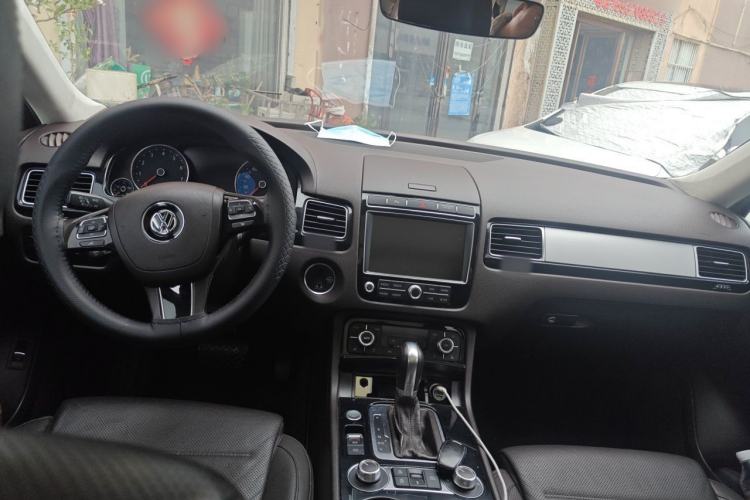 Used Volkswagen Touareg 2017 3.0 TSI Touareg Edition Center Console