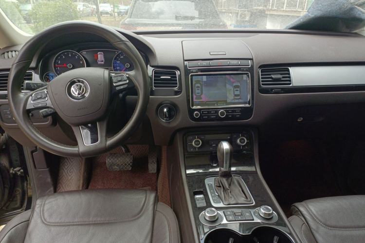 Used Volkswagen Touareg 2017 3.0 TSI Touareg Edition Center Console