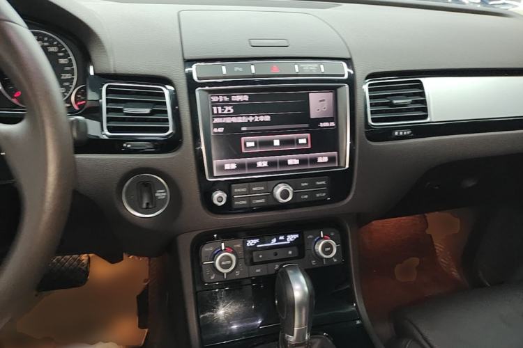 Used Volkswagen Touareg 2017 3.0 TSI Touareg Edition Center Console