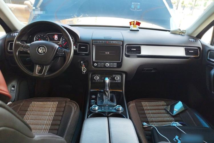 Used Volkswagen Touareg 2017 3.0 TSI Touareg Edition Center Console