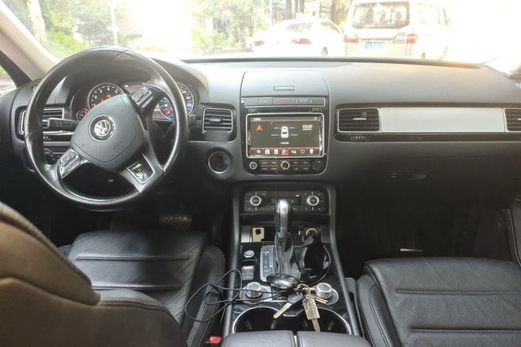 Used Volkswagen Touareg 2017 3.0 TSI Touareg Model Center Console