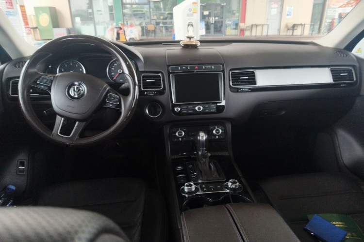 Used Volkswagen Touareg 2017 3.0 TSI Touareg Edition Center Console
