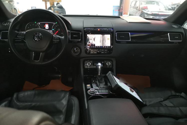 Used Volkswagen Touareg 2017 3.0 TSI Start Edition Center Console