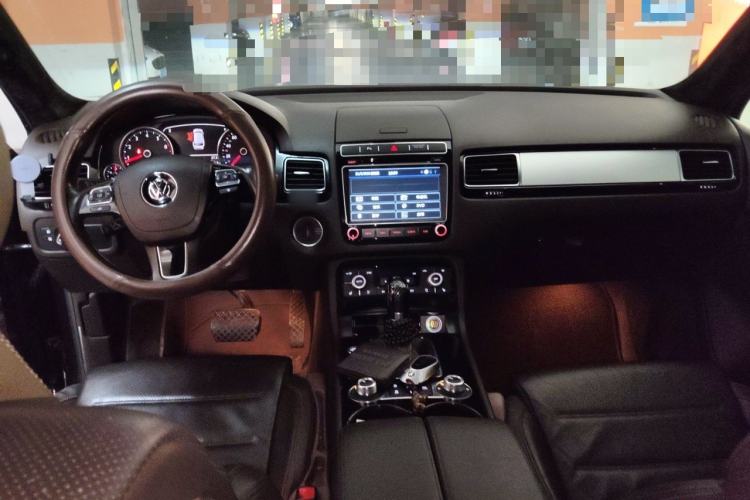Used Volkswagen Touareg 2017 3.0 TSI Touareg Model Center Console