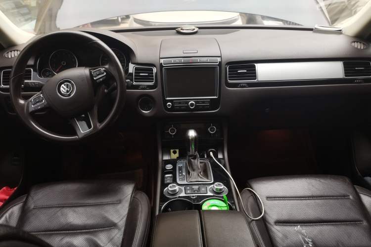 Used Volkswagen Touareg 2017 3.0 TSI Touareg Edition Center Console